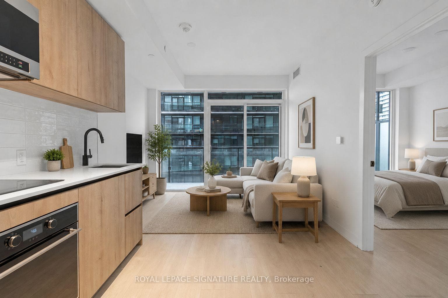 117 Broadway Avenue Unit 1613, Leaside / Davisville, ON M4P 1V3 - Photo 1