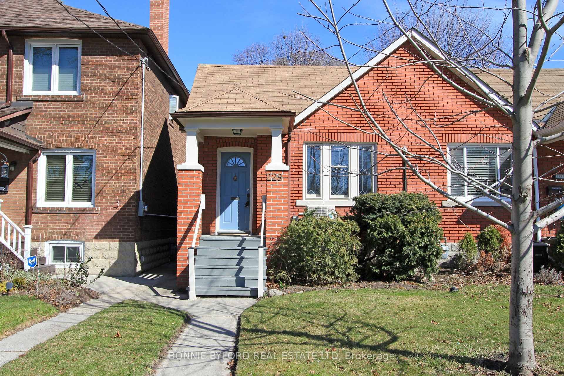 229 Airdrie Road, Flemingdon Park / Don Mills, ON M4G 1M9 - Photo 1