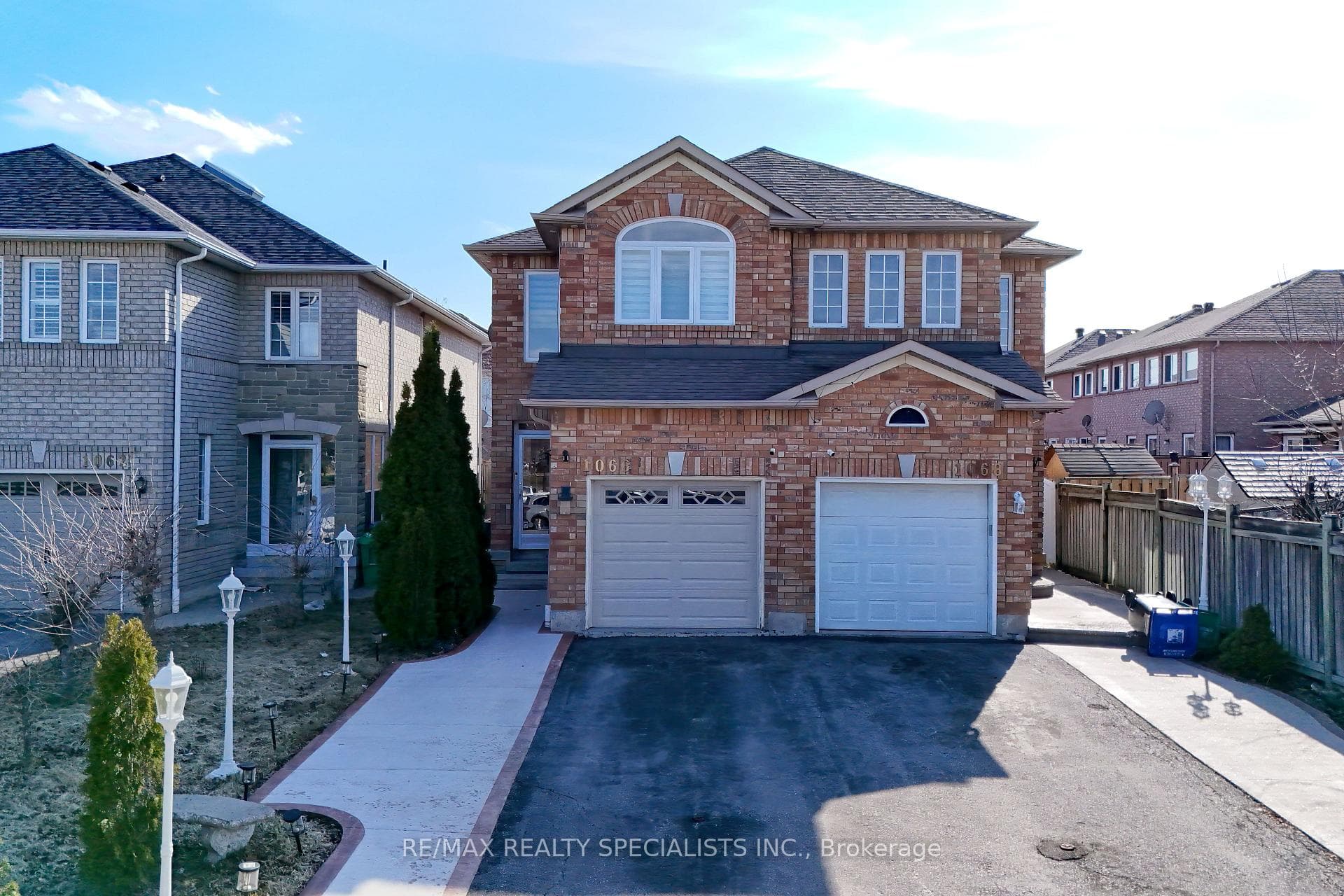1066 Foxglove Place, Mississauga, ON L5V 2N5 - Photo 1