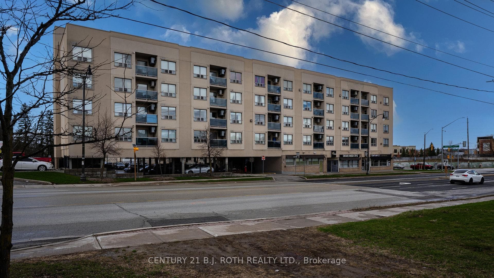 160 Wellington Street Unit 411, Aurora, ON L4G 1J3 - Photo 1