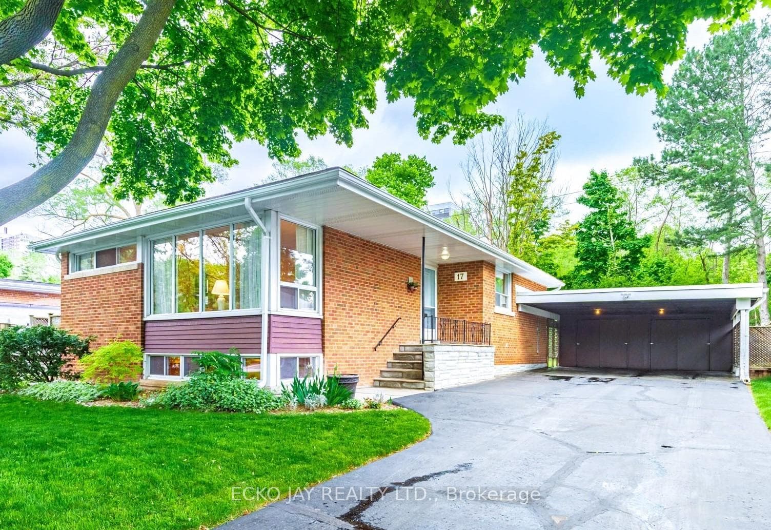 17 Groveland Crescent, Don Mills / Parkwoods / Victoria Village, ON M3A 3C4 - Photo 1