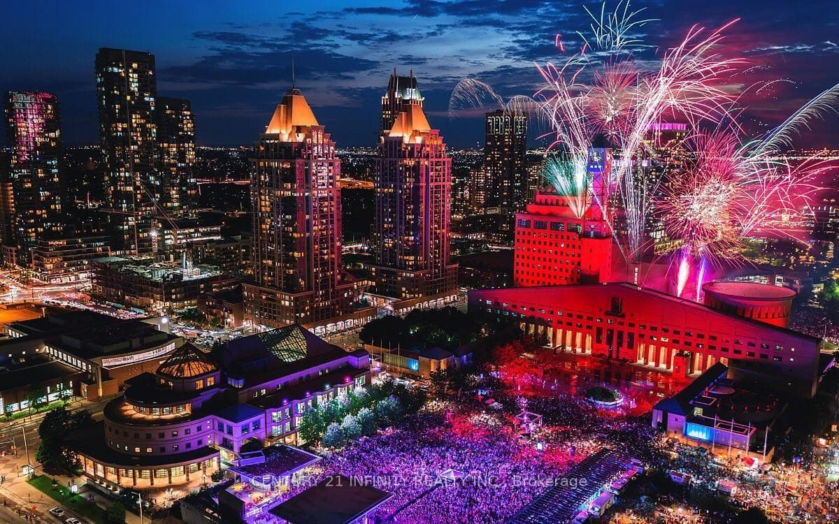 3939 Duke Of York Boulevard Unit PH1, Mississauga, ON L5B 4N2 - Photo 1