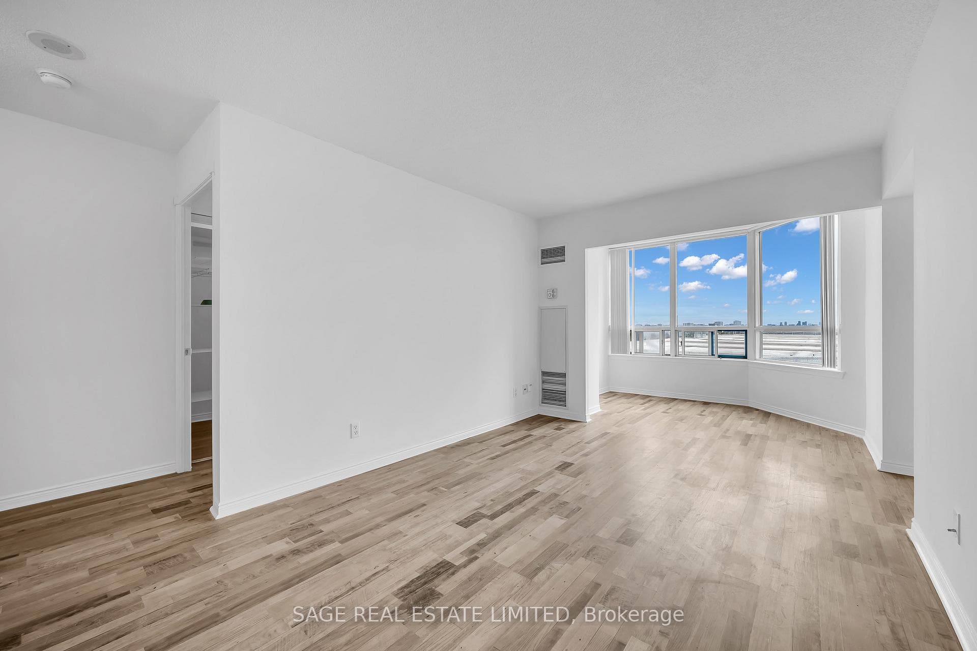 135 Hillcrest Avenue Unit 1016, Mississauga, ON L5B 4B1 - Photo 1