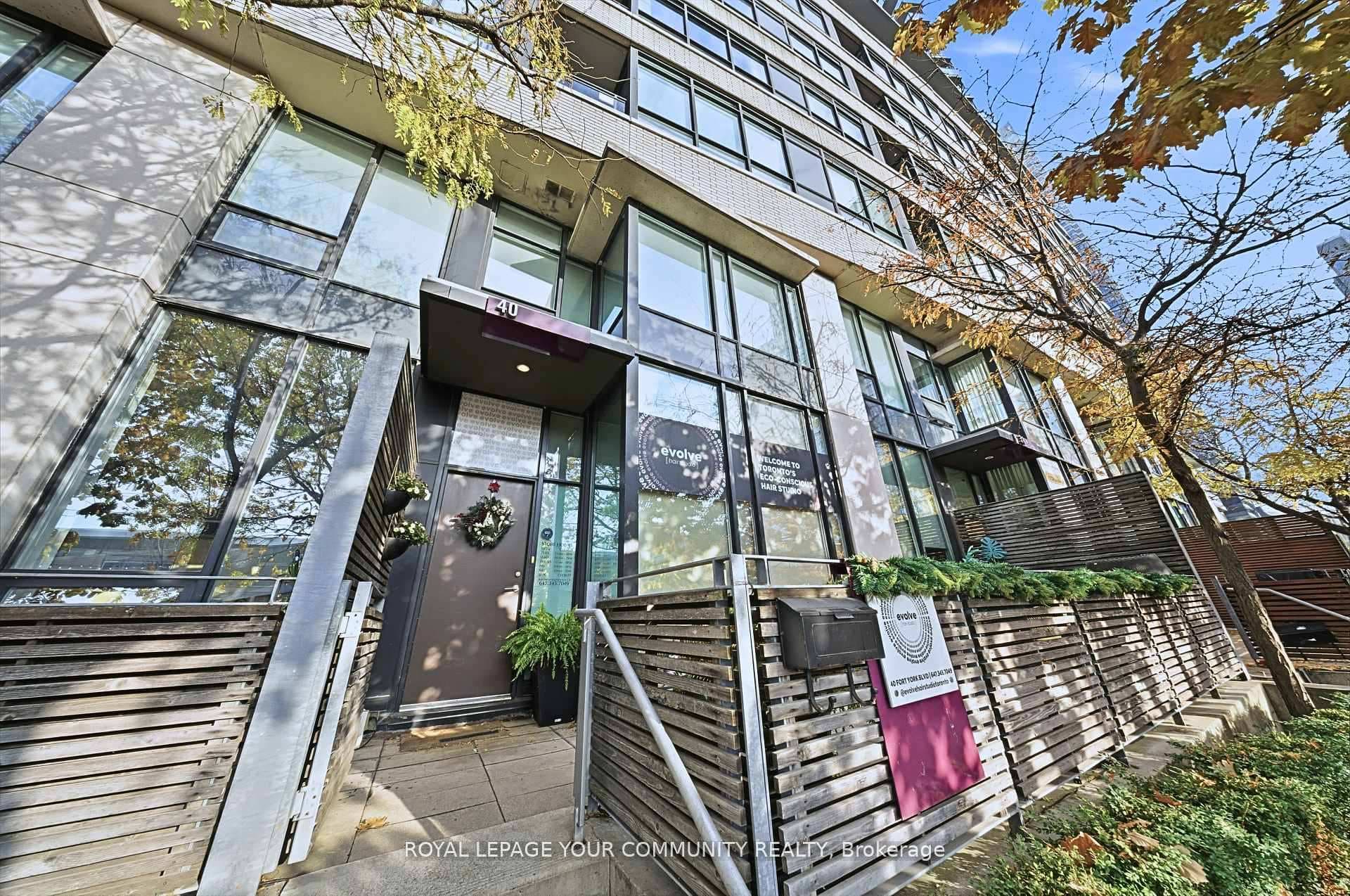 40 Fort York Boulevard Unit TH G05, Downtown Toronto / Waterfront, ON M5V 3Z3 - Photo 1