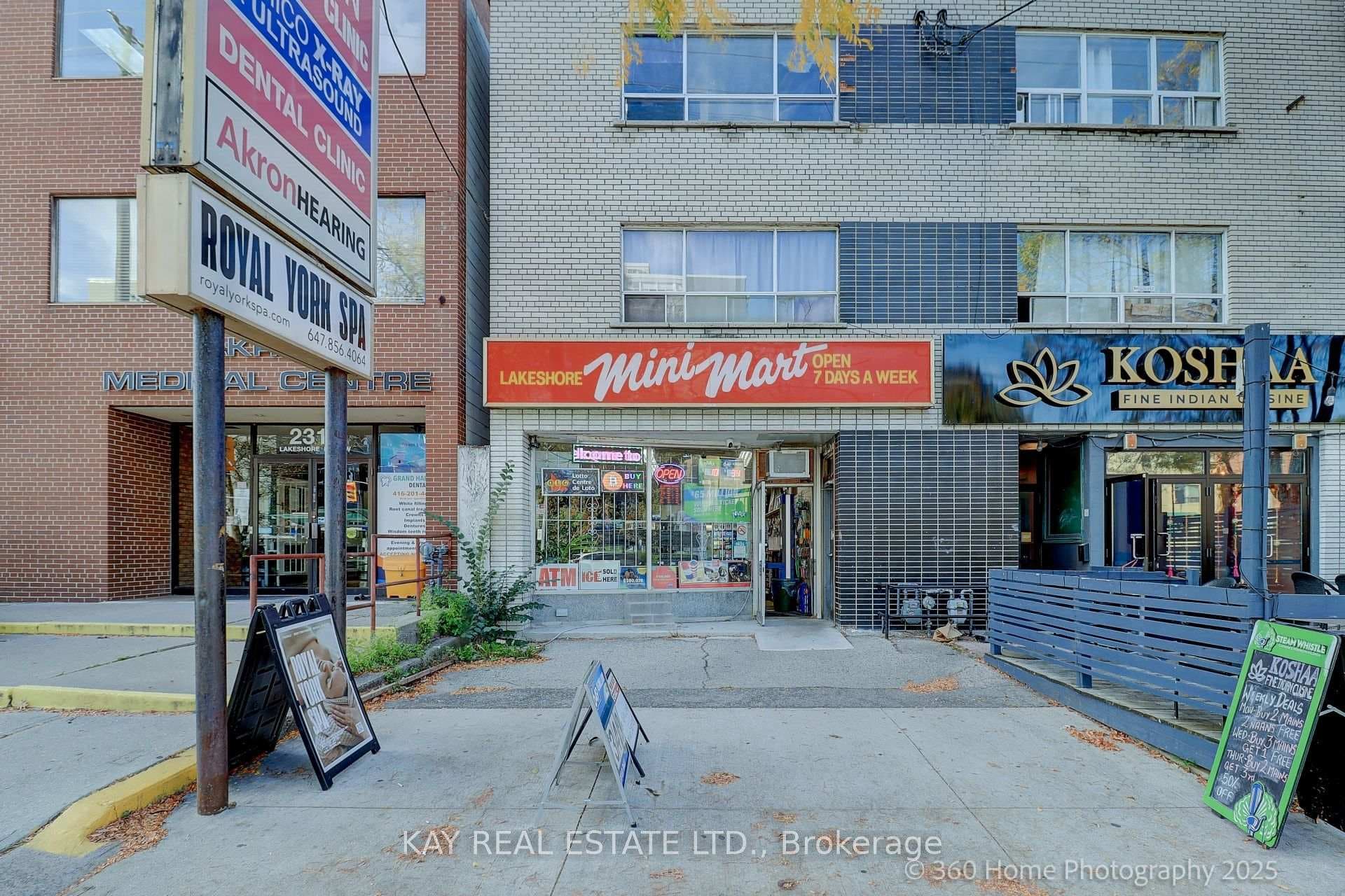 2316 Lake Shore Boulevard, Toronto W06
