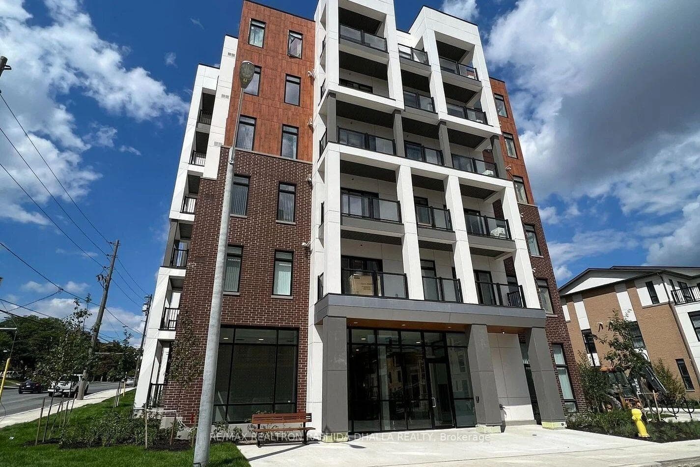 160 Canon Jackson Drive Unit 305, Toronto W04