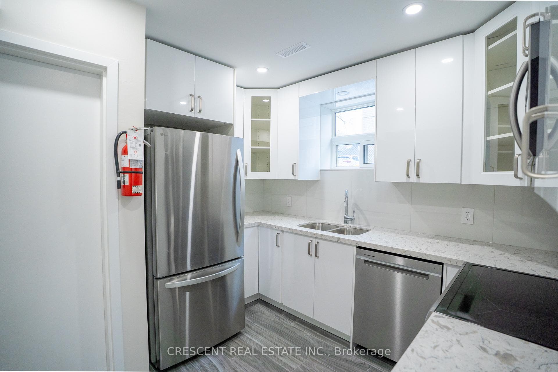19 Queen Street Unit 1, Mississauga, ON L5H 1L5 - Photo 1