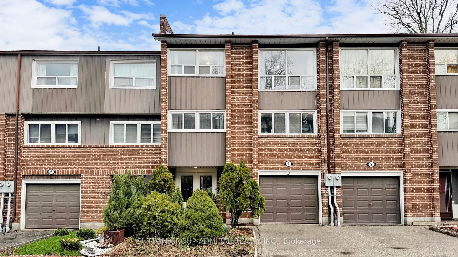 4 Dove Hawk Way, Thornhill / Willowdale, ON M2R 3M2 - Photo 1