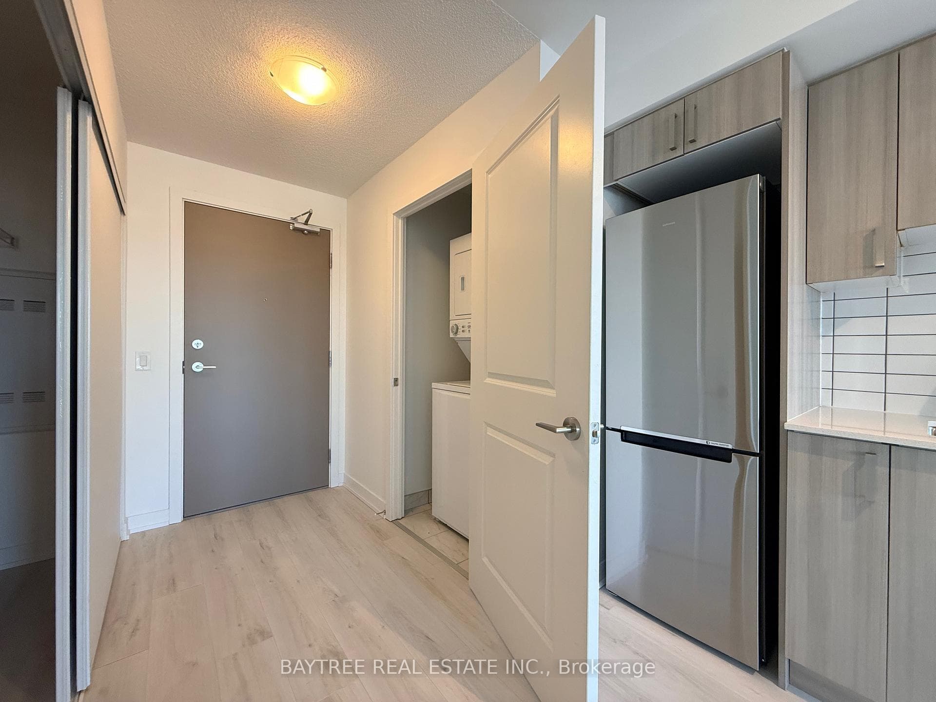 1010 Sandy Beach Road Unit 502, Pickering, ON L1W 3V9 - Photo 1