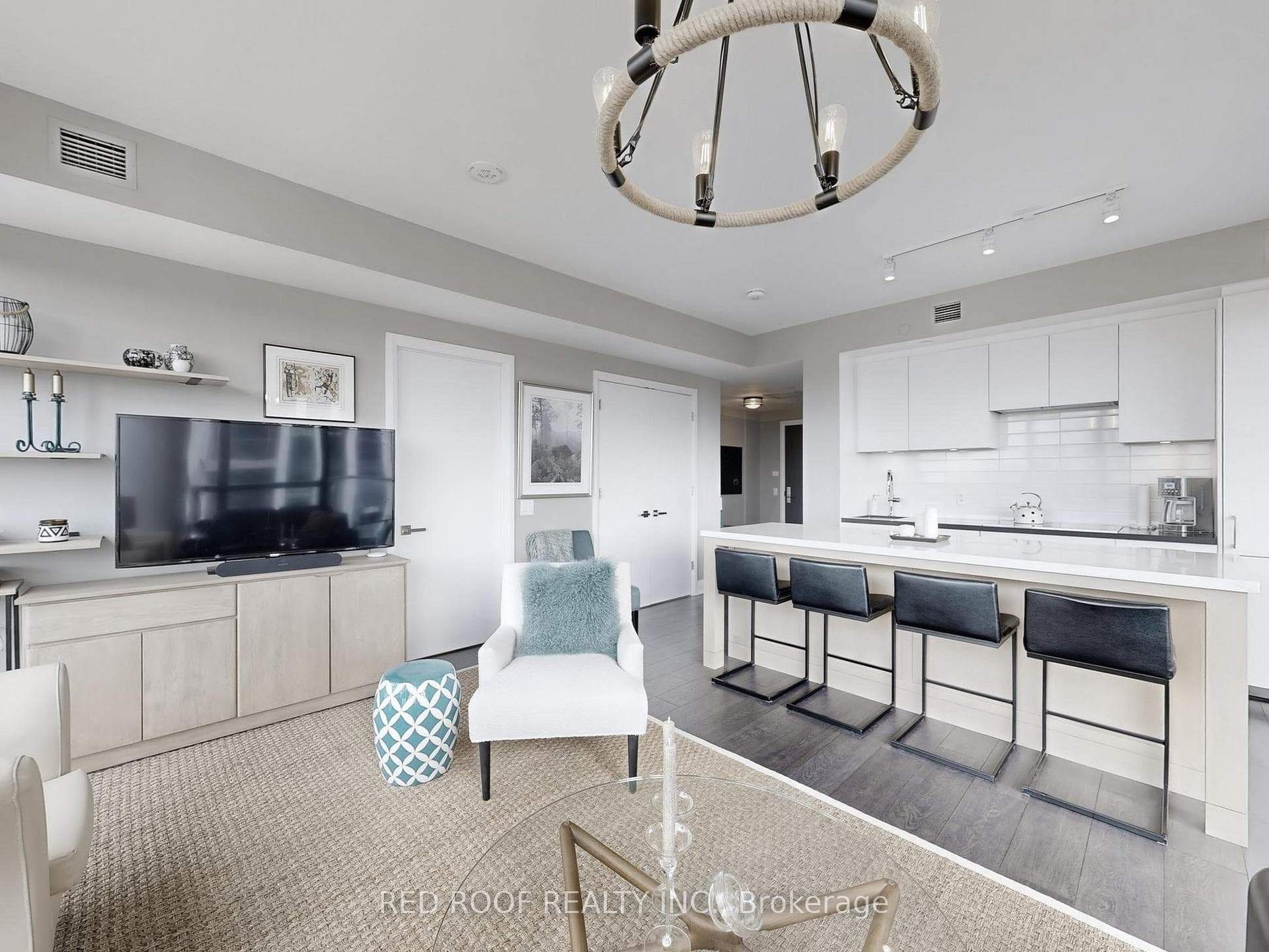 33 Frederick Todd Way Unit 1401, Flemingdon Park / Don Mills, ON M4G 0C9 - Photo 1