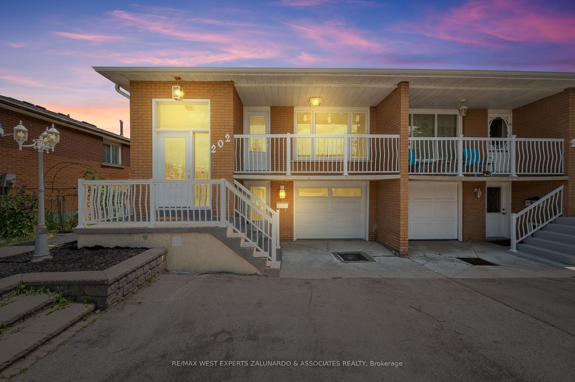 202 Meadows Boulevard, Mississauga, ON L4Z 1J9 - Photo 1