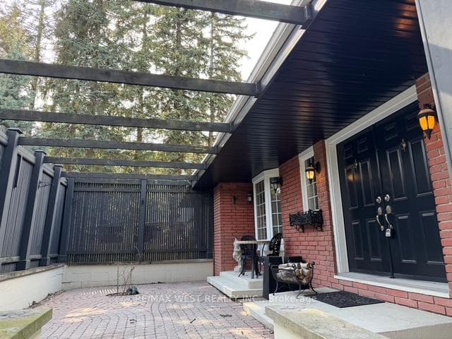 1184 Kingston Rd Road, Pickering, ON L1V 1B4 - Photo 1