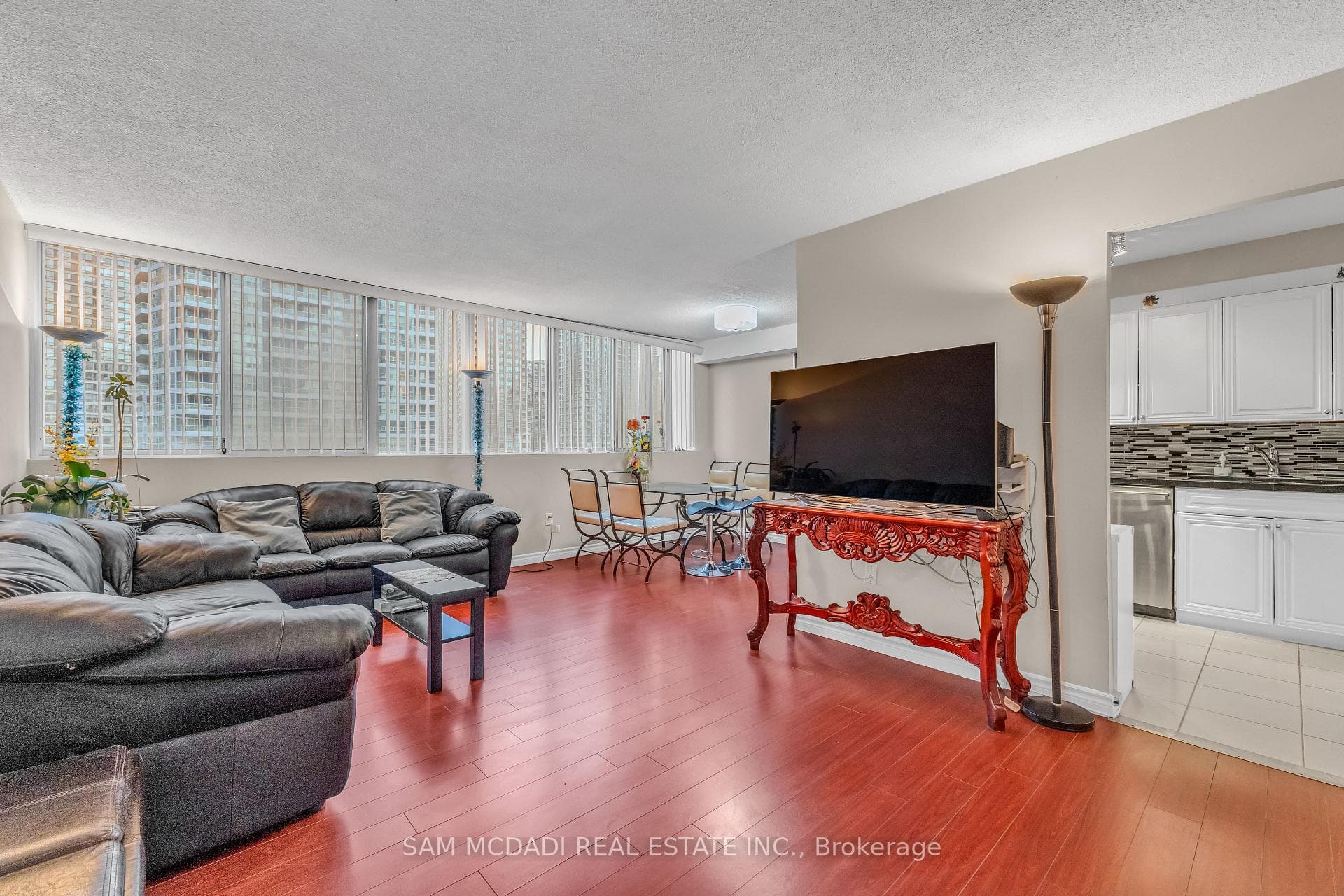 3590 Kaneff Crescent Unit 605, Mississauga, ON K5A 3X3 - Photo 1
