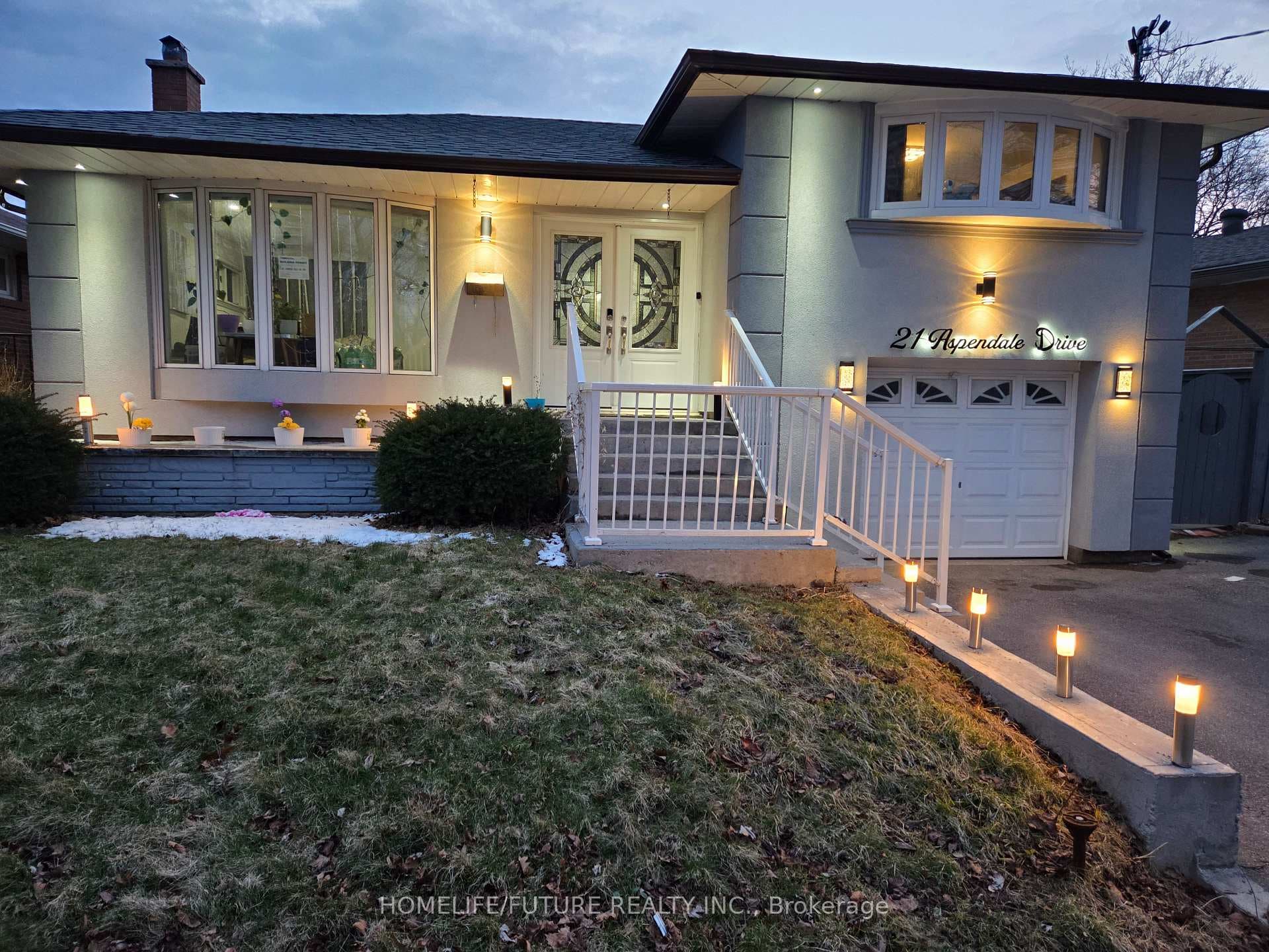 21 Aspendale Drive, Scarborough (West Hill / Highland Creek), ON M1P 4J7 - Photo 1