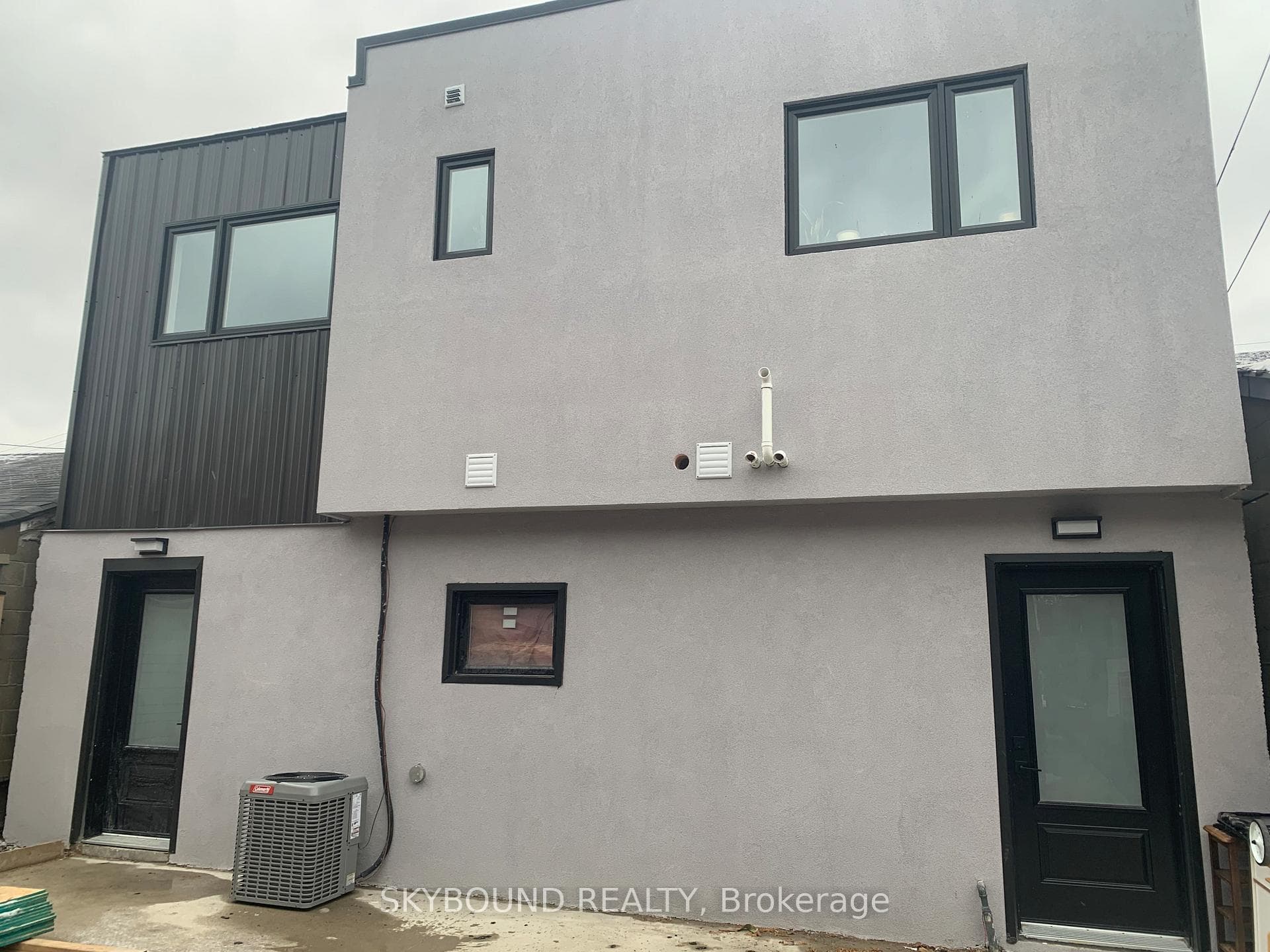 98 Millicent Street Unit Rear Second, Bloor West Village / Swansea, ON M6H 1W4 - Photo 1