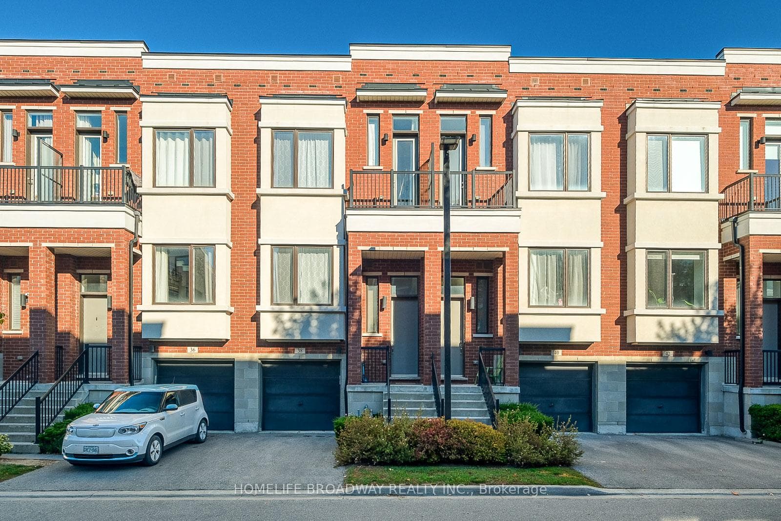 38 Lafferty Lane, Richmond Hill, ON L4C 0Z8 - Photo 1