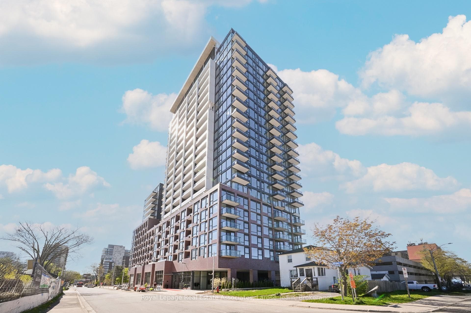 28 Ann Street Unit 1307, Mississauga, ON L5G 3G1 - Photo 1