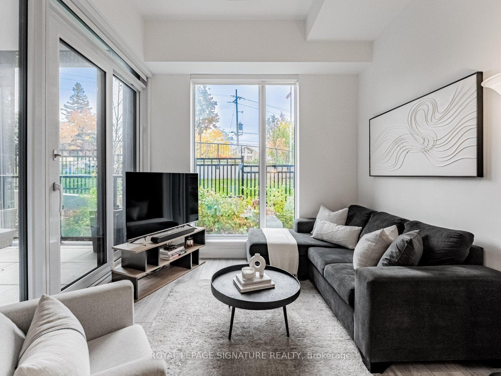 21 Park Street Unit 102, Mississauga, ON L5G 0C2 - Photo 1