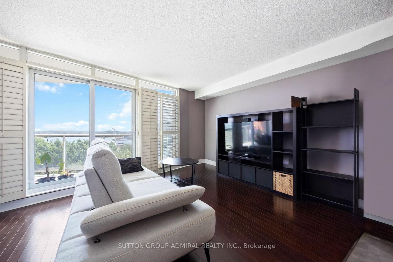 Virtually decluttered*