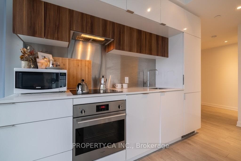 185 Roehampton Avenue Unit 1303, Leaside / Davisville, ON M4P 1R4 - Photo 1