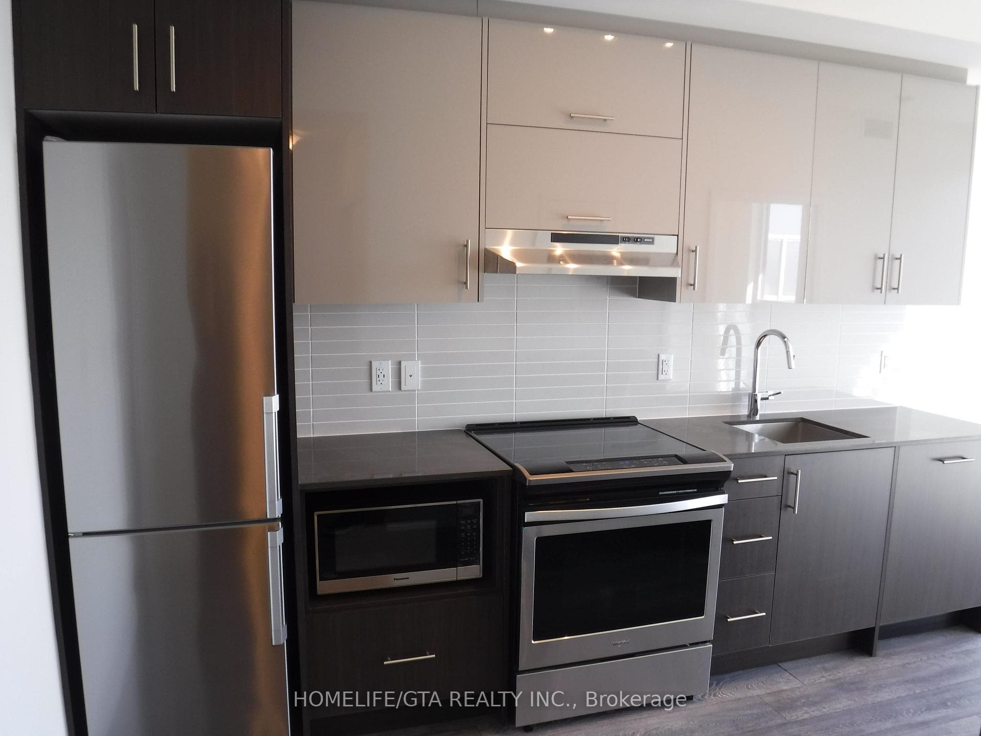 180 Fairview Mall Drive Unit 2001, Hillcrest Village / Bayview Village, ON M2J 0G4 - Photo 1