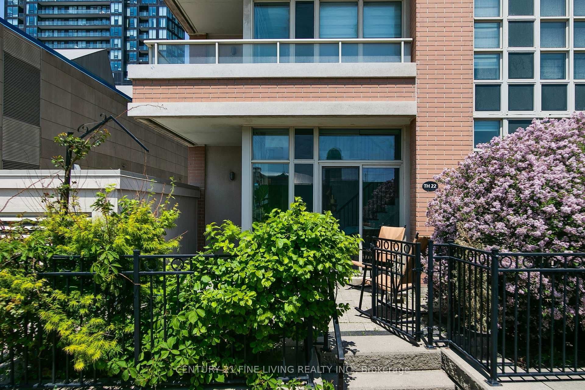 6 Pirandello Street Unit Th22, Downtown Toronto / Waterfront, ON M6K 0B1 - Photo 1