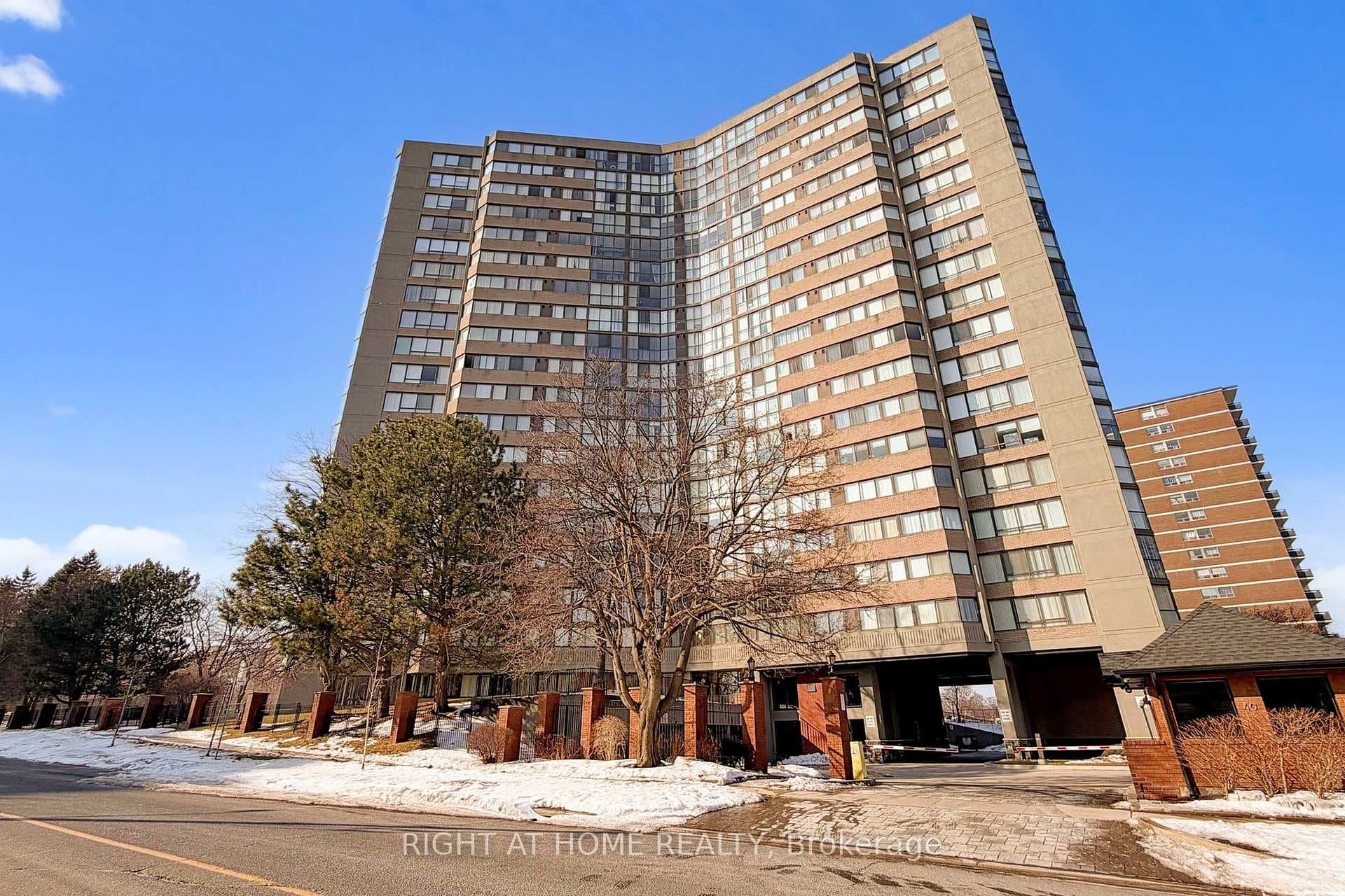 40 Richview Road Unit 2009, Etobicoke (Kingsview Village / Humber Heights), ON M9A 5C1 - Photo 1