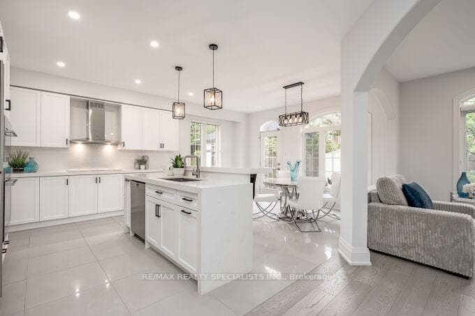 7123 White Pine Court, Mississauga, ON L5W 1W6 - Photo 1