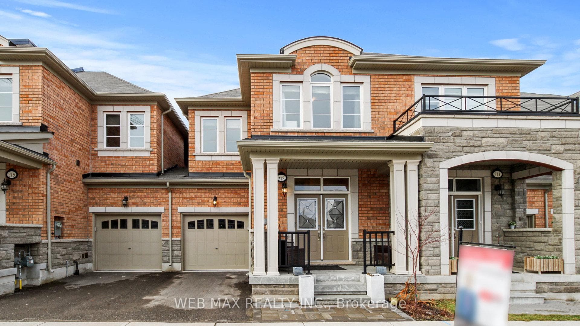 213 Wisteria Way, Oakville