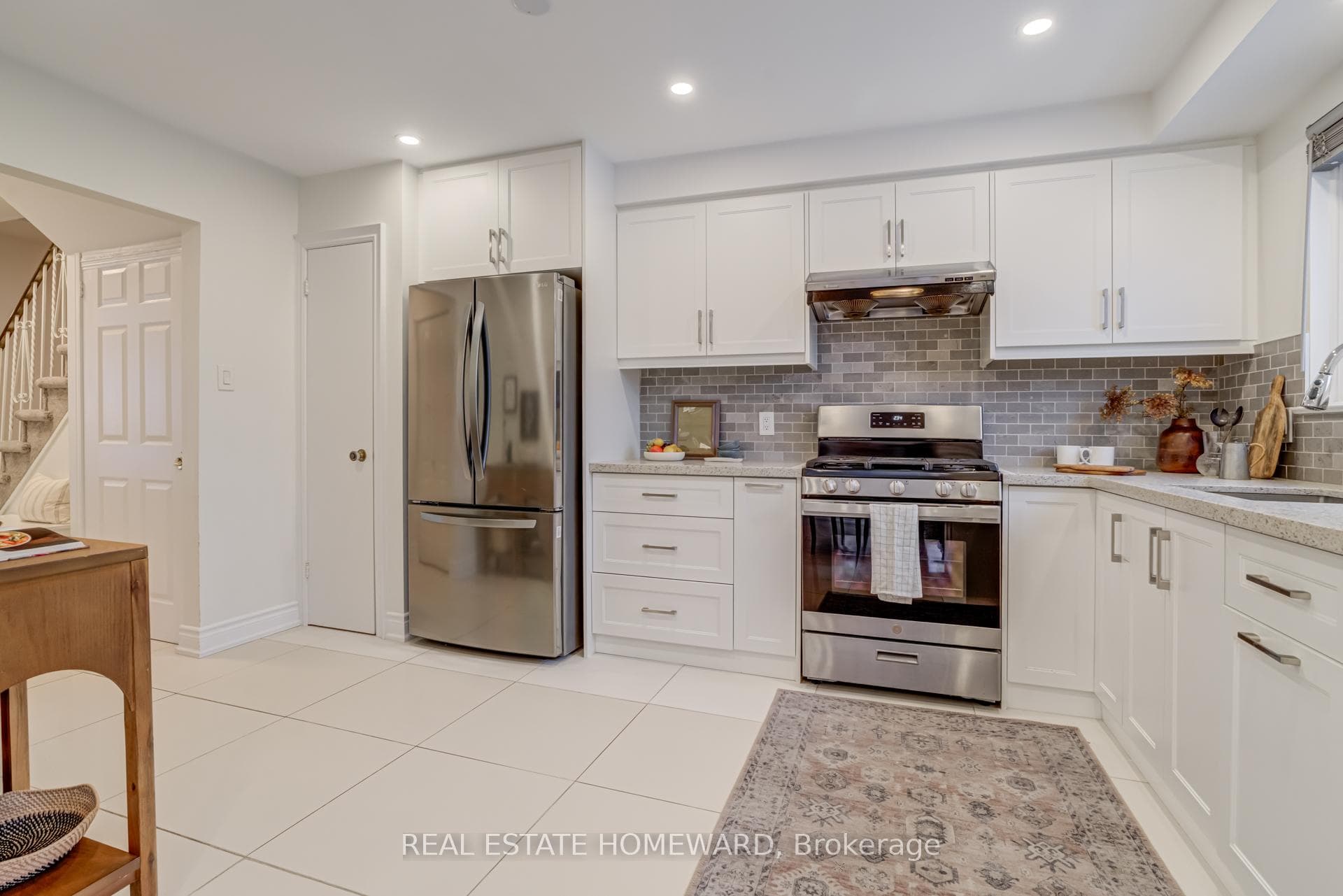 783 Dodsworth Crescent, Mississauga, ON L4Y 2H8 - Photo 1
