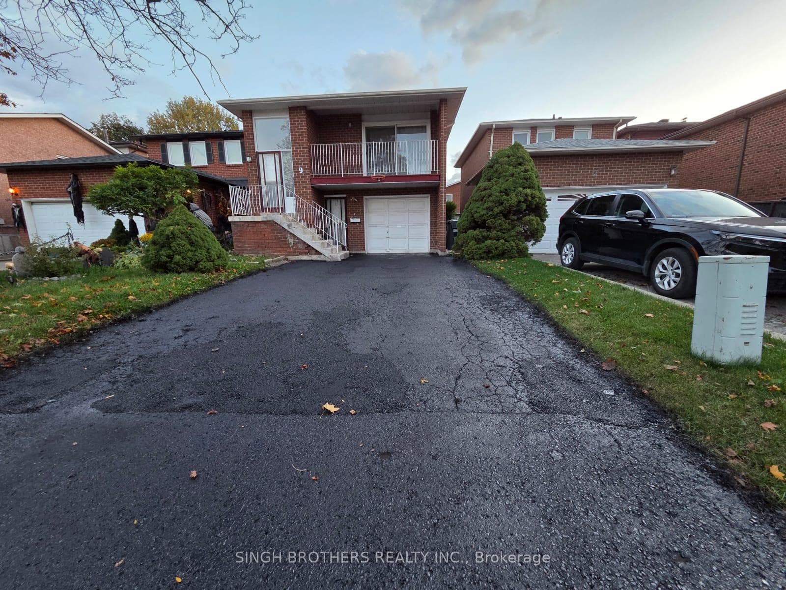9 Deerpark Crescent, Brampton, ON L6X 2T6 - Photo 1