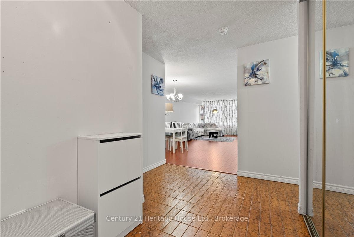 45 Carlton Street Unit 609, Toronto C08