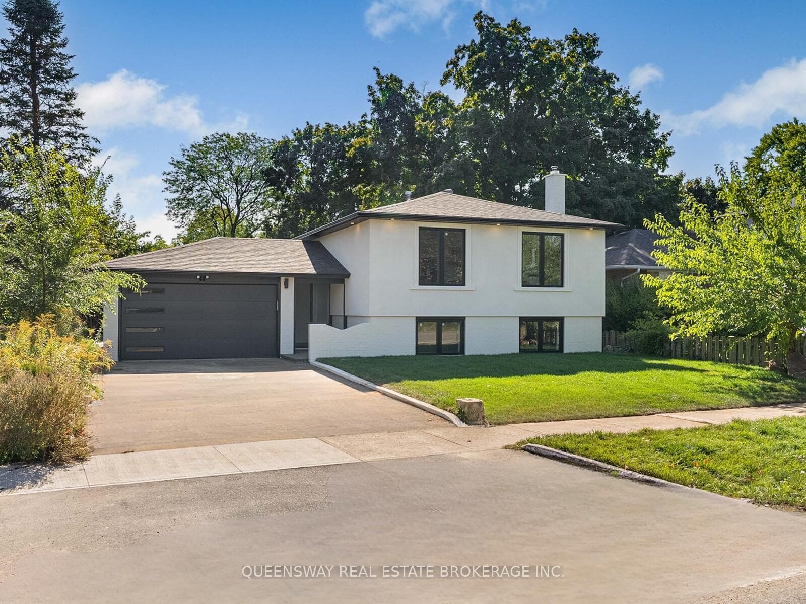 1128 Pinegrove Road, Oakville, ON L6L 2W6 - Photo 1