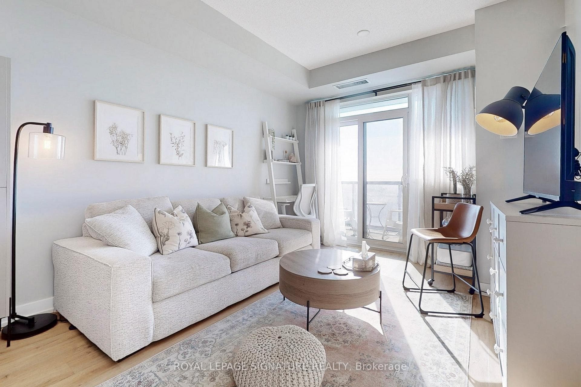 8 Trent Avenue Unit 821, The Beaches / Upper Beaches, ON M4C 0A6 - Photo 1