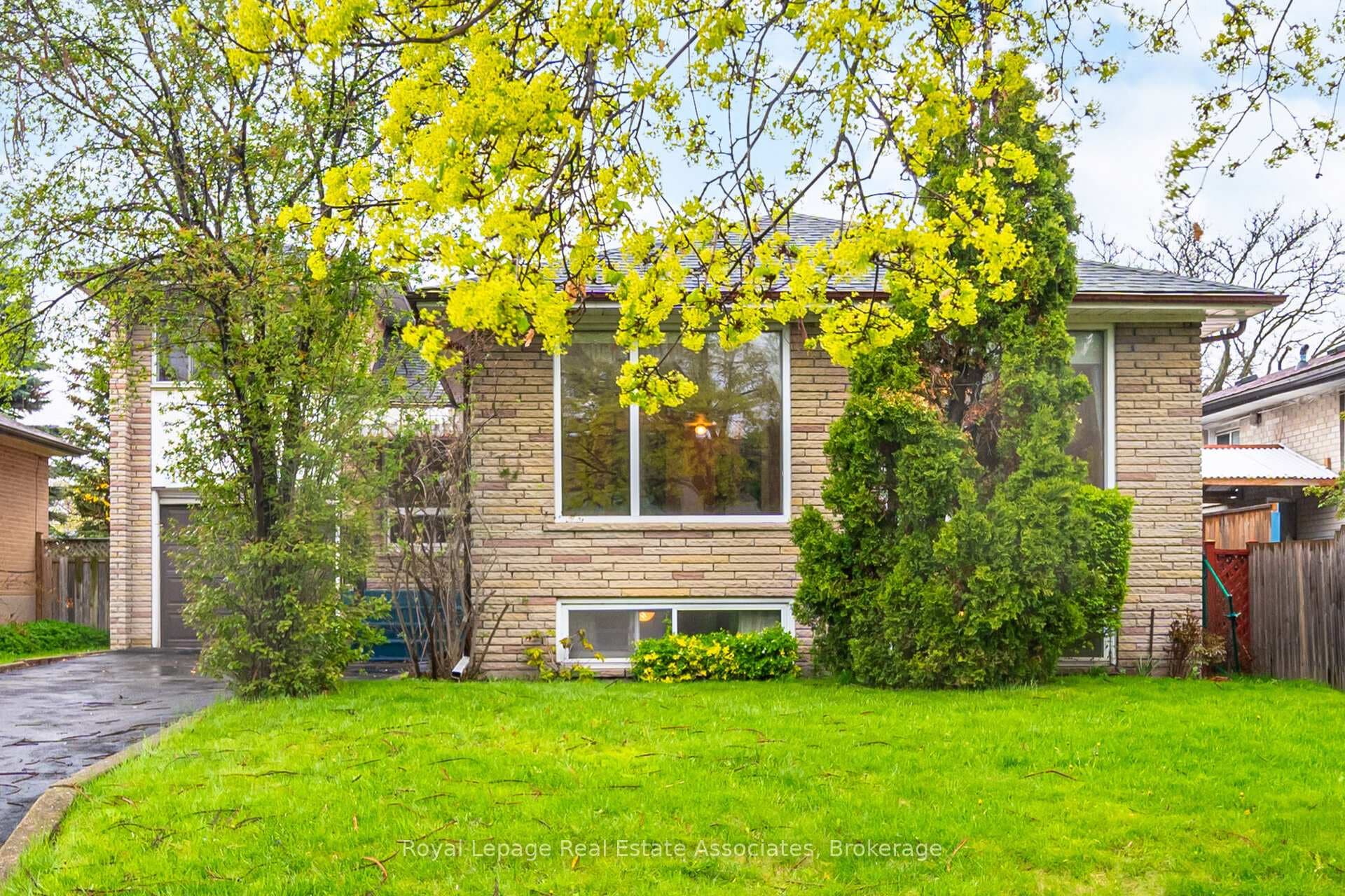193 Kingsview Boulevard, Etobicoke (Kingsview Village / Humber Heights), ON M9R 1V7 - Photo 1