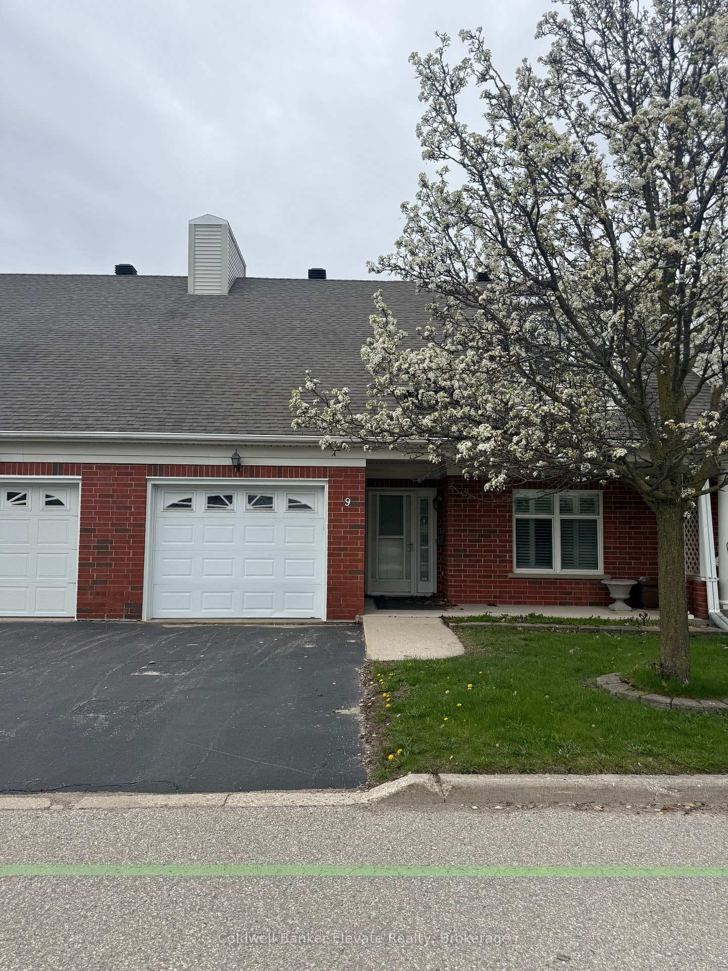 2705 KINGSWAY Drive Unit 9, Kitchener, ON N2C 2T2 - Photo 1