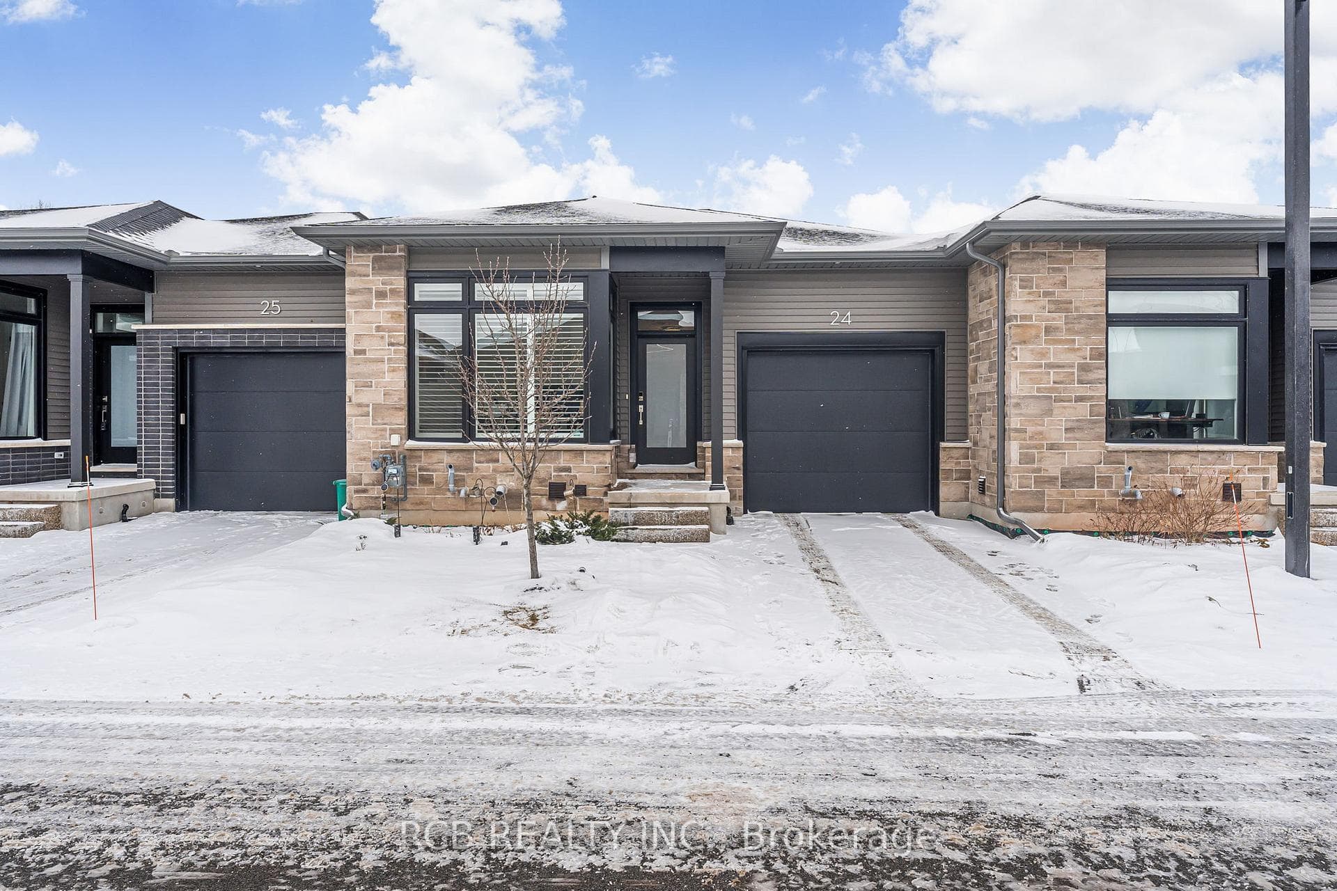 8974 Willoughby Drive Unit 24, Niagara Falls, ON L2G 0Y7 - Photo 1