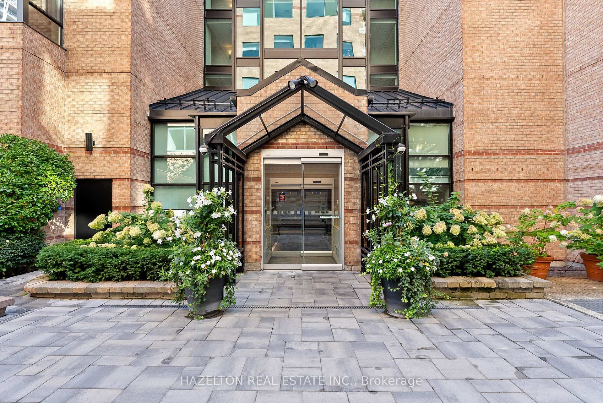 225 Davenport Road Unit 211, Annex / Yorkville / Summerhill, ON M5R 3R2 - Photo 1