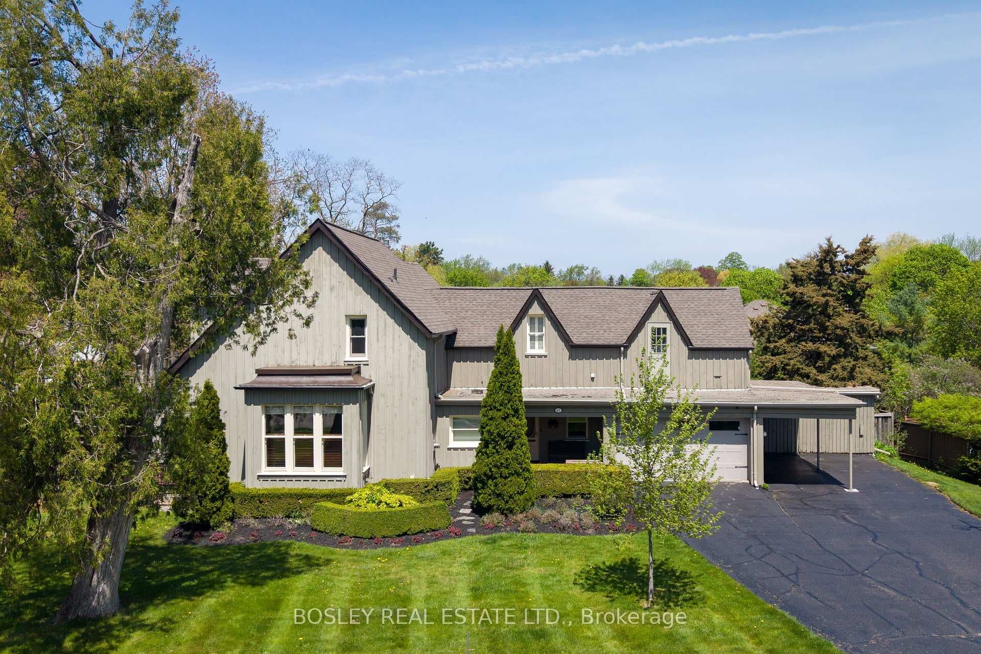 42 Royal Road, Aurora