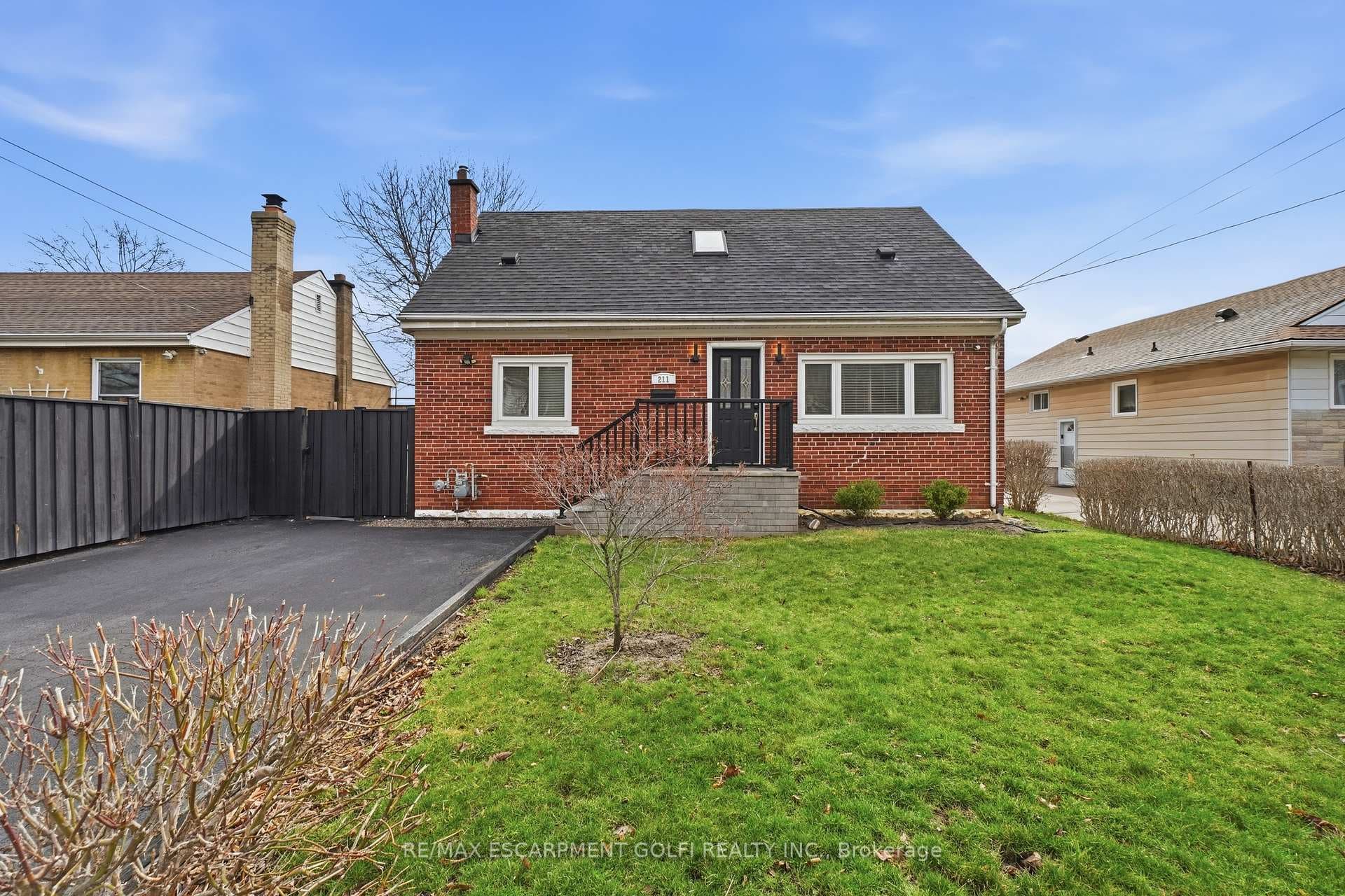 211 Rosedale Avenue, Hamilton, ON L8K 4N6 - Photo 1