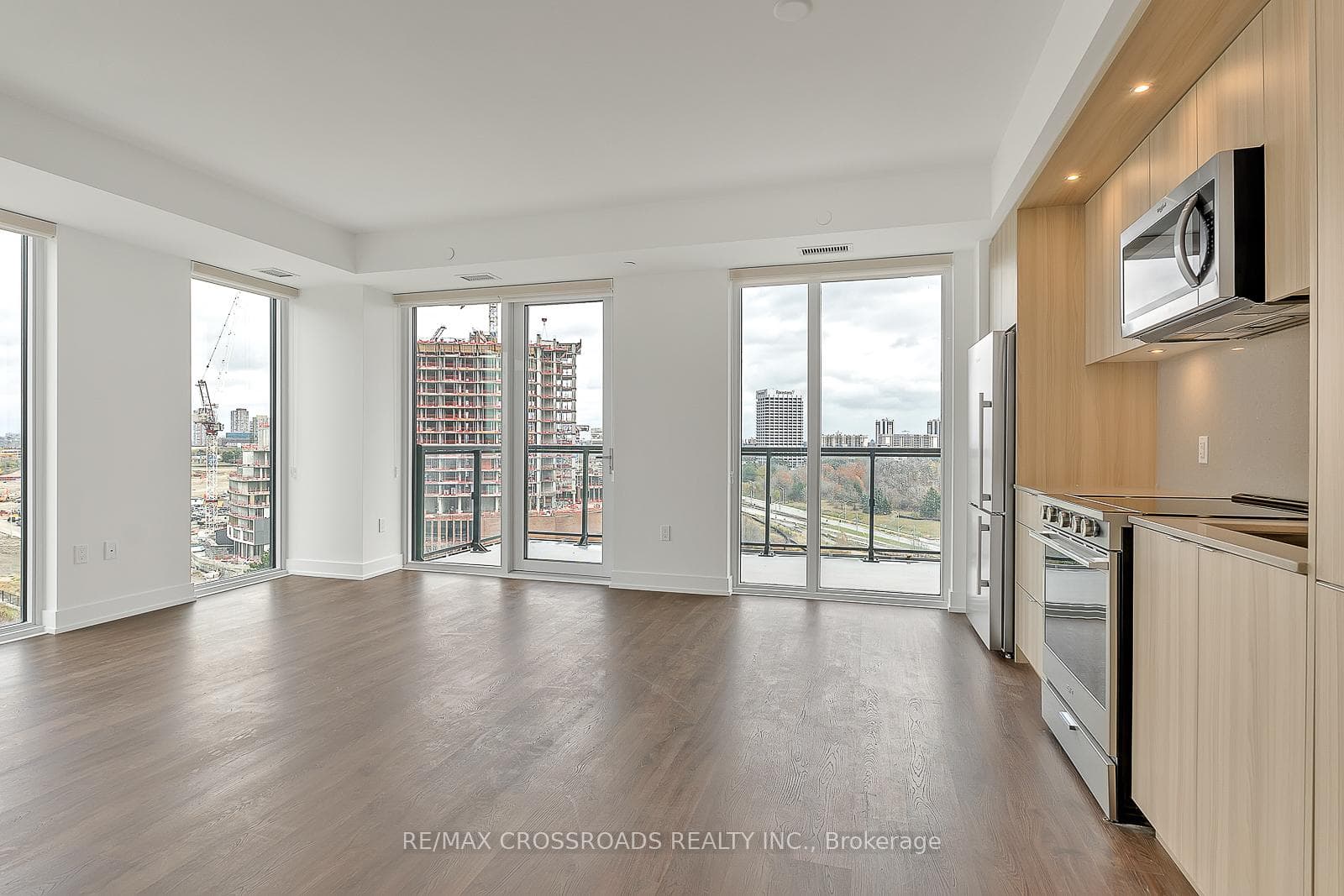 30 Inn On The Park Drive Unit 1004, Don Mills / Parkwoods / Victoria Village, ON M3C 0P7 - Photo 1