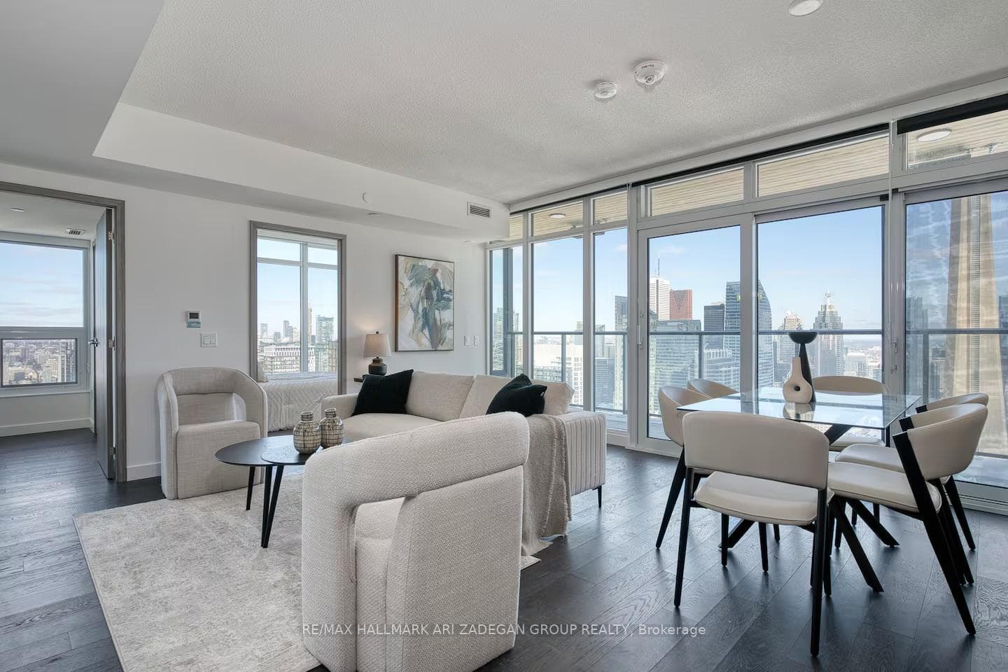 1 Concord Cityplace Way Unit 6202, Downtown Toronto / Waterfront, ON M5V 0X3 - Photo 1