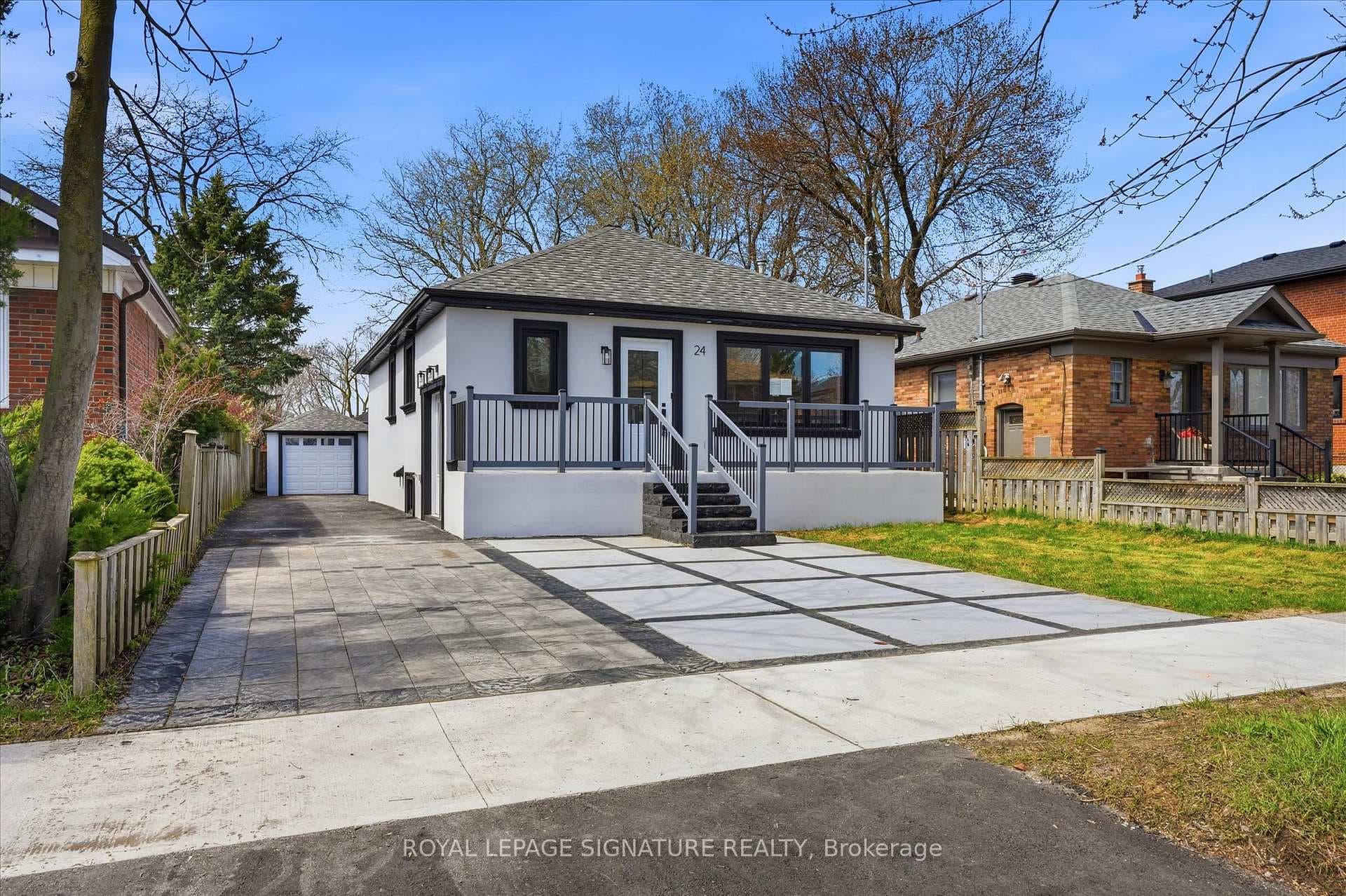 24 Treeview Drive, Liberty Village / Parkdale / South Parkdale, ON M8W 4B9 - Photo 1