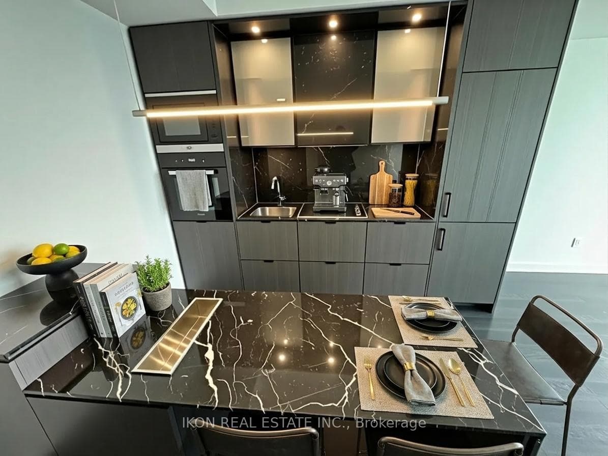 11 Yorkville Avenue Unit 4001, Annex / Yorkville / Summerhill, ON M4W 1L2 - Photo 1