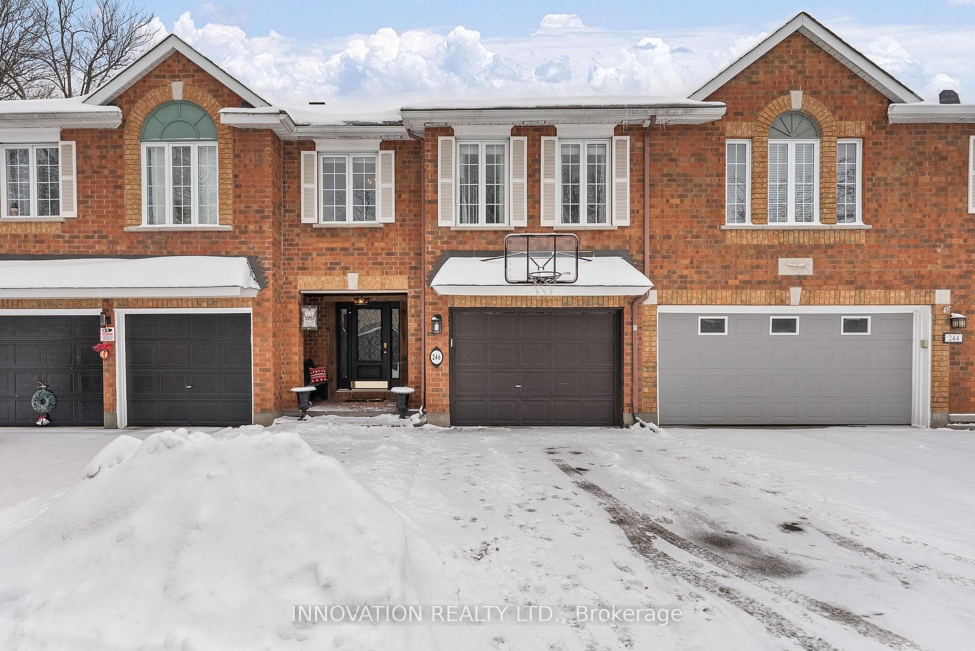 246 Gladeview Private, Blossom Park - Airport and Area