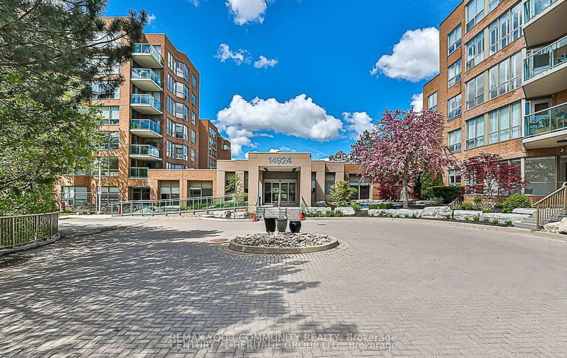14924 Yonge Street Unit 606, Aurora