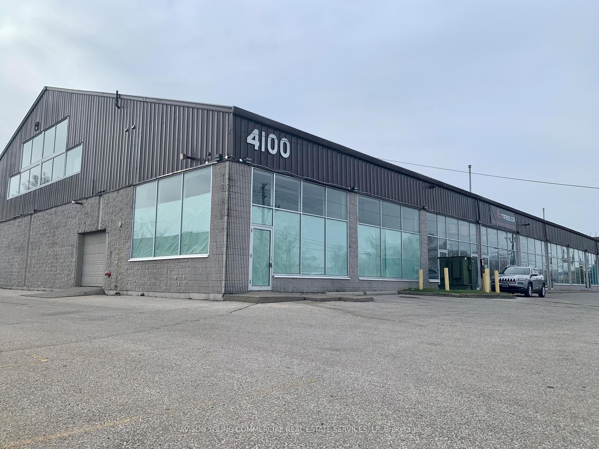 4100 Chesswood Drive, Toronto W05