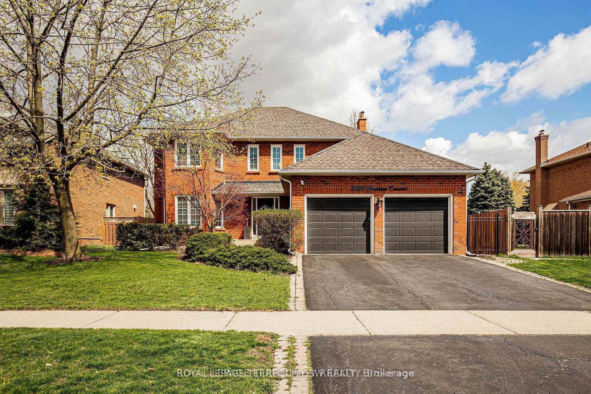 2025 Parklane Crescent, Burlington