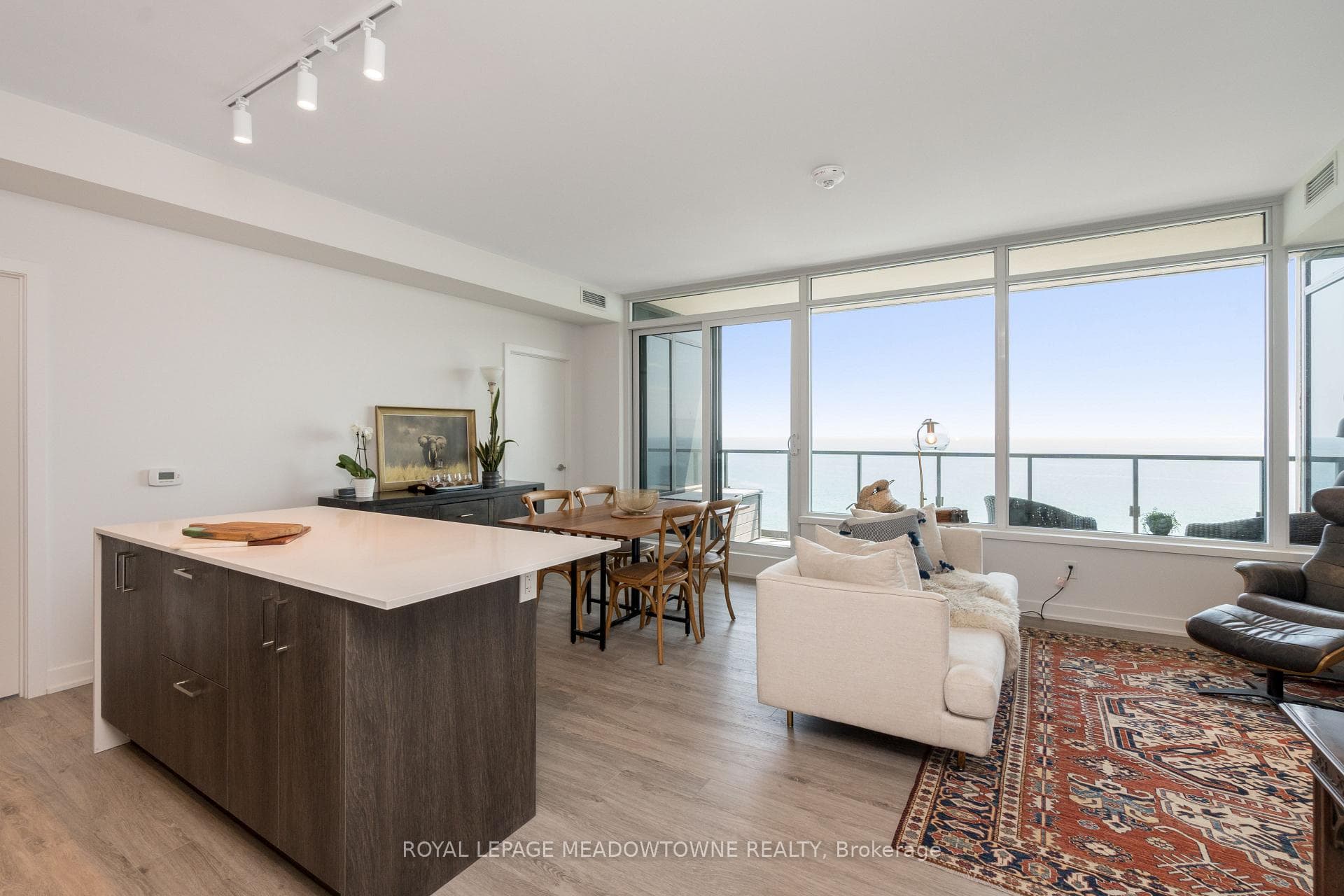 1926 Lake Shore Boulevard Unit 2307, High Park / Junction / Roncesvalles, ON M6S 1A1 - Photo 1