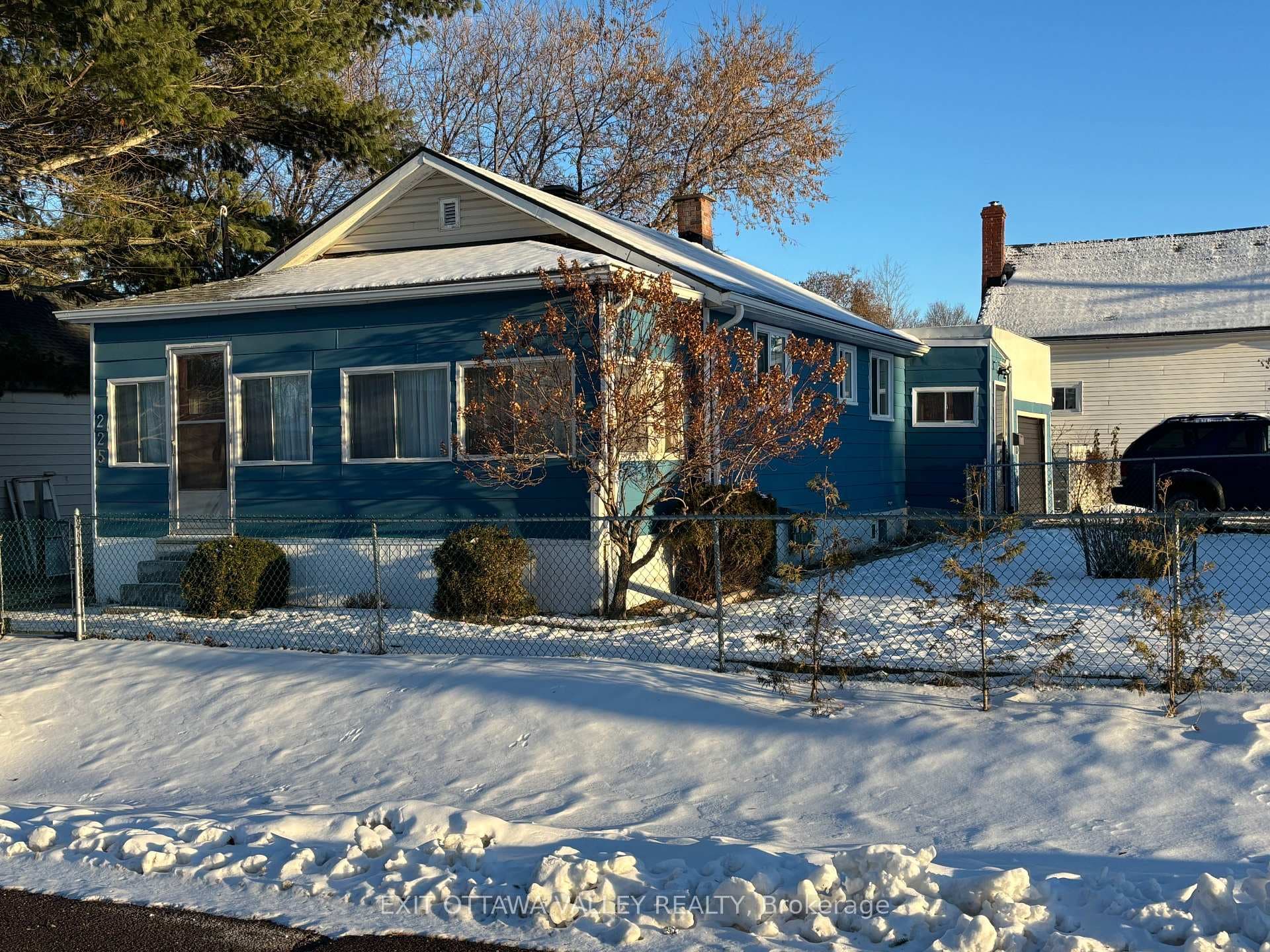 225 GEORGE Street, Pembroke